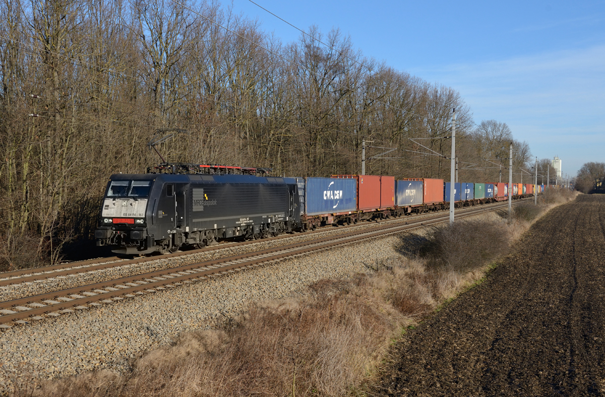 Die  MRCE 189 157 war am 13. Januar mit dem Containerzug 42005 nach Krems an der Donau unterwegs, fotografiert bei Dürnkrut. 