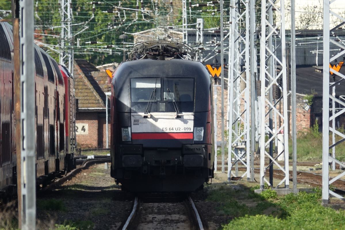 Die MRCE Dispo-Lok 182 599-1 (ES 64 U2-099) abgestellt in Berlin Lichtenberg am 24.04.2017
