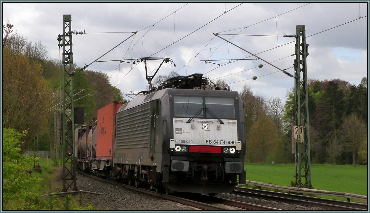 Die MRCE E 189-090 mit einen gemischten Containerzug am Haken auf der Kbs 485 bei Rimburg unterwegs am 15.April 2014.