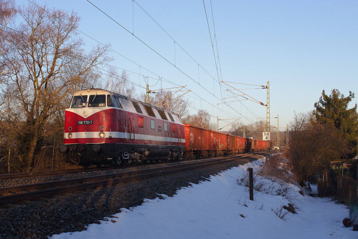 Die MTEG 118 770 (228 770) mit Eanos auf dem Weg zu einem Schrotthändler bei Plauen. Aufgenommen am 15.02.2017 bei Einfahrt Plauen ob. Bahnhof. 