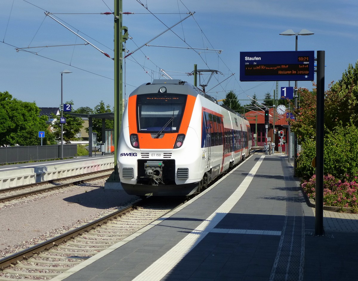 die Mnstertalbahn verlt den Bahnhof Staufen in Richtung Bad Krozingen, Juni 2014
