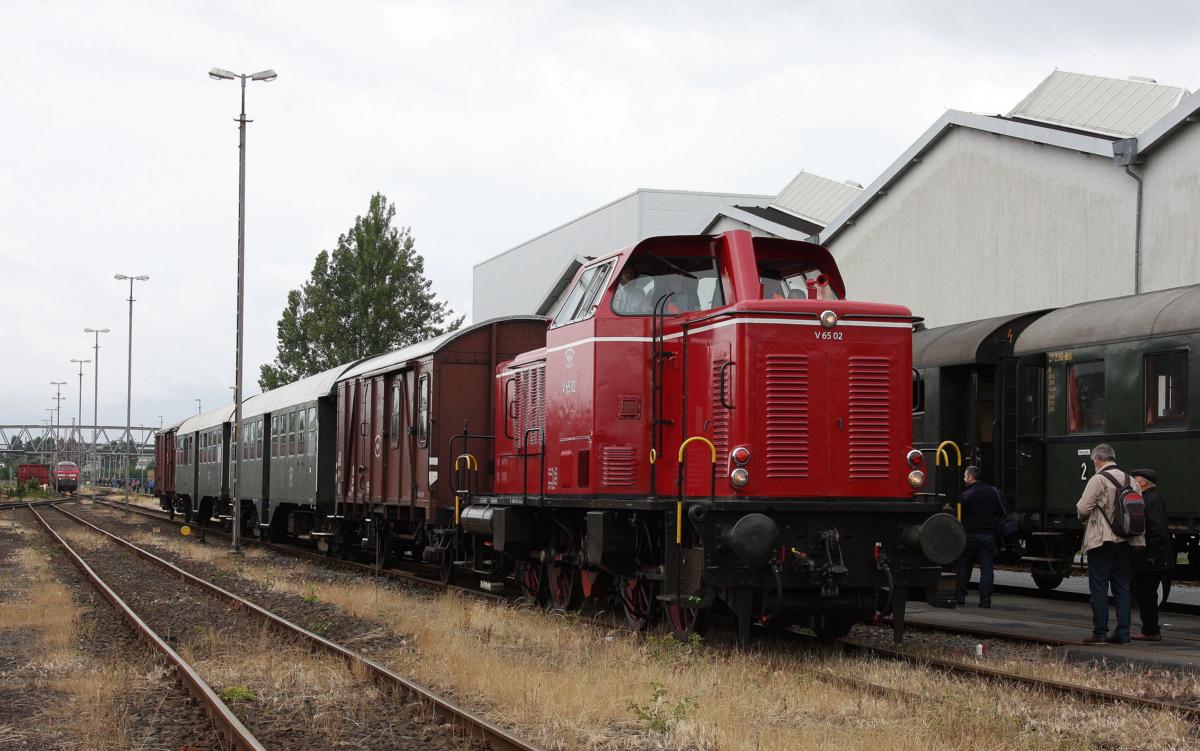 Die Museumsbahn Bremerhaven - Bederkesa e. V. kam mit einem Sonderzug am 14.6.2014 zum AW Fest nach Bremen. Hier die Einfahrt des Zuges in das AW Gelände.