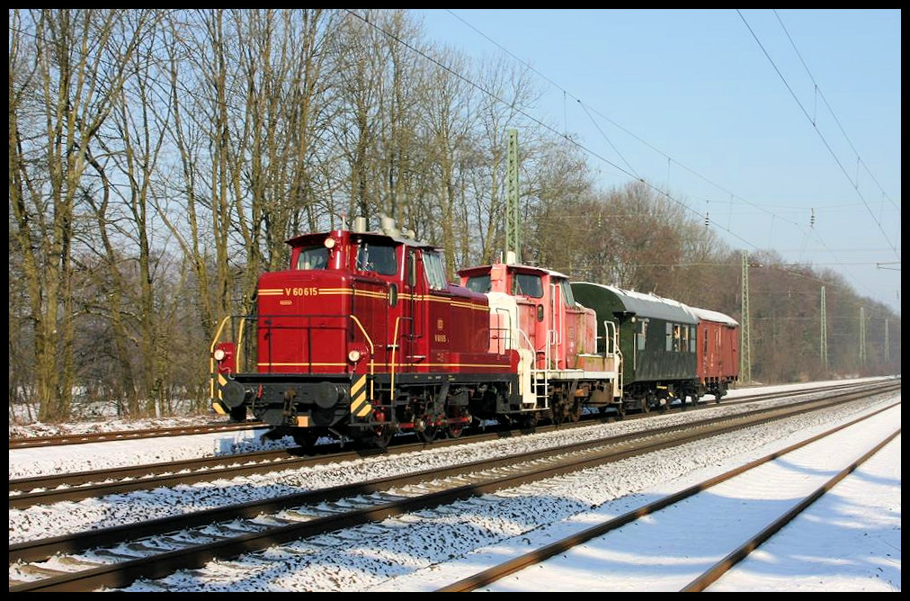 Die Museumslok V 60615 kam am 28.1.2006 mit einer Überführungsfahrt, bei der sie eine weitere V 60 im Schlepp hatte, über die Rollbahn durch den Bahnhof Natrup Hagen in Richtung Ruhrgebiet.