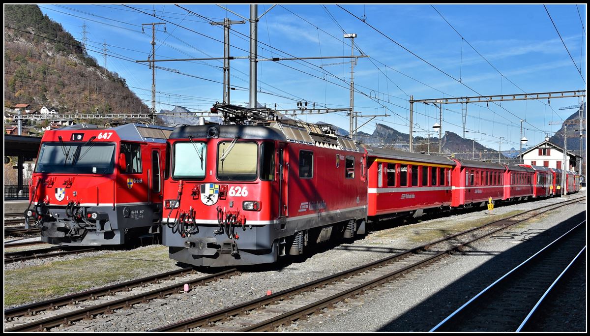 Die Nachbargemeinden stehen zusammen. Ge 4/4 III 647  Grüsch  und Ge 4/4 II 626  Malans  in Landquart. (10.11.2018)