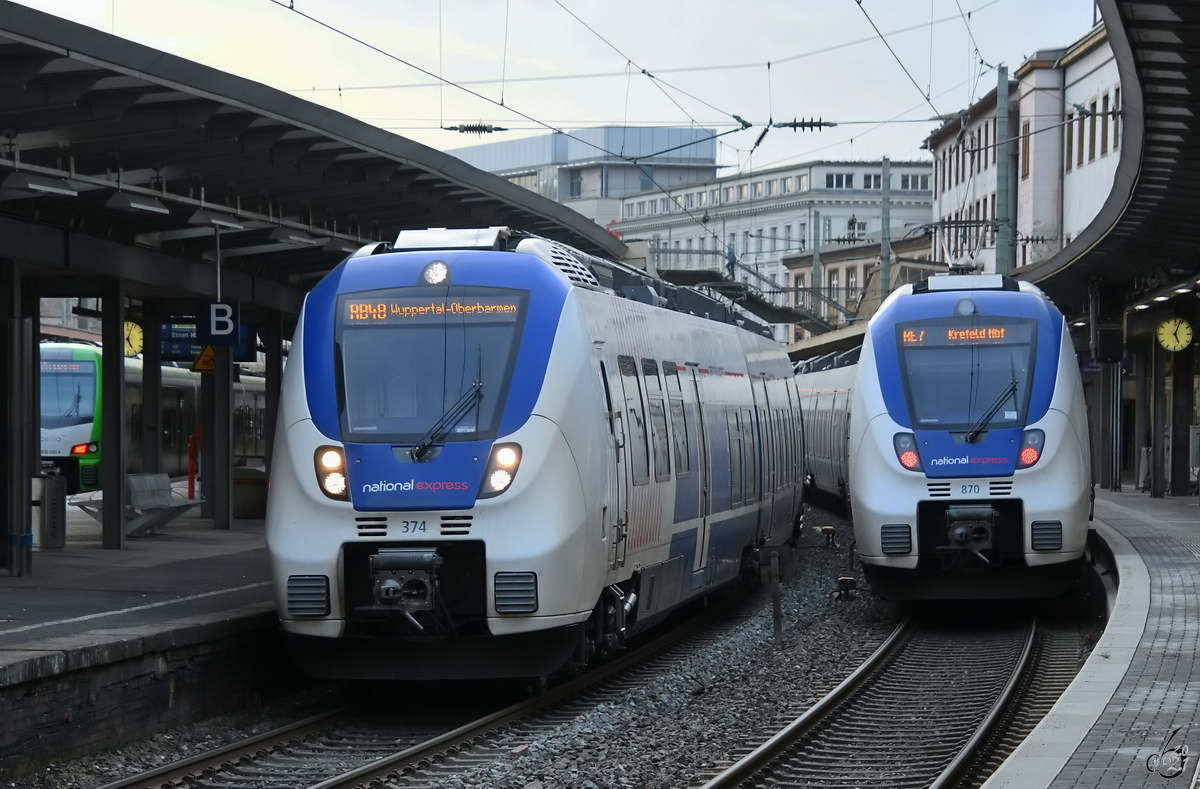 Die National Express-Elektrotriebzüge 374 & 870 am Hauptbahnhof Wuppertal. (Februar 2021)