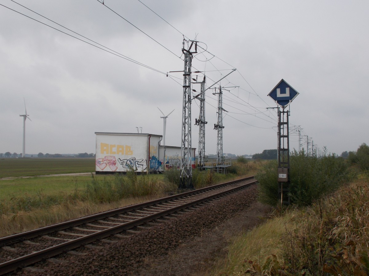 Die Netztrennstelle an der Strecke Rostock-Stralsund,am 21.September 2014,befindet sich in Behrenshagen.