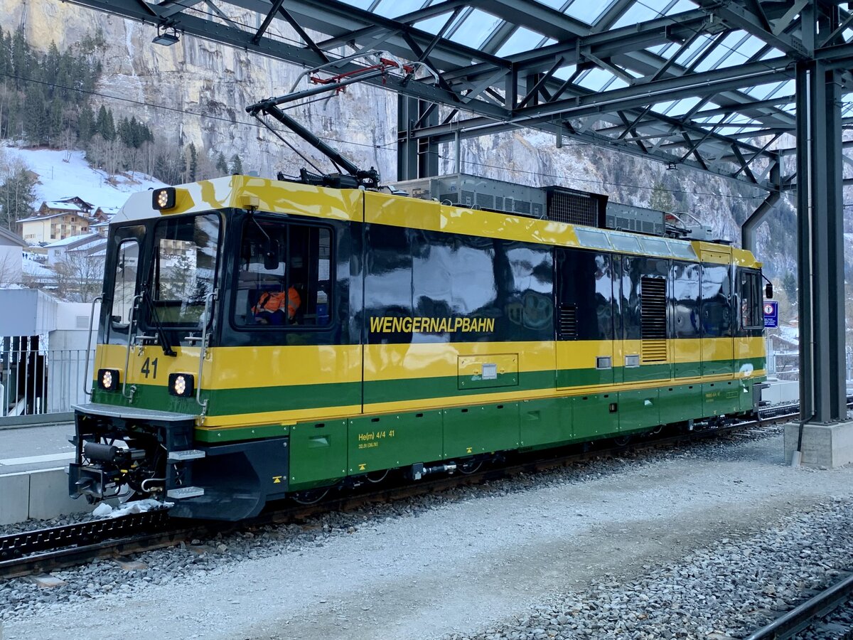 Die neue abgelieferte He(m) 4/4 41 am 9.2.22 im Bahnhof Lauterbrunnen.
