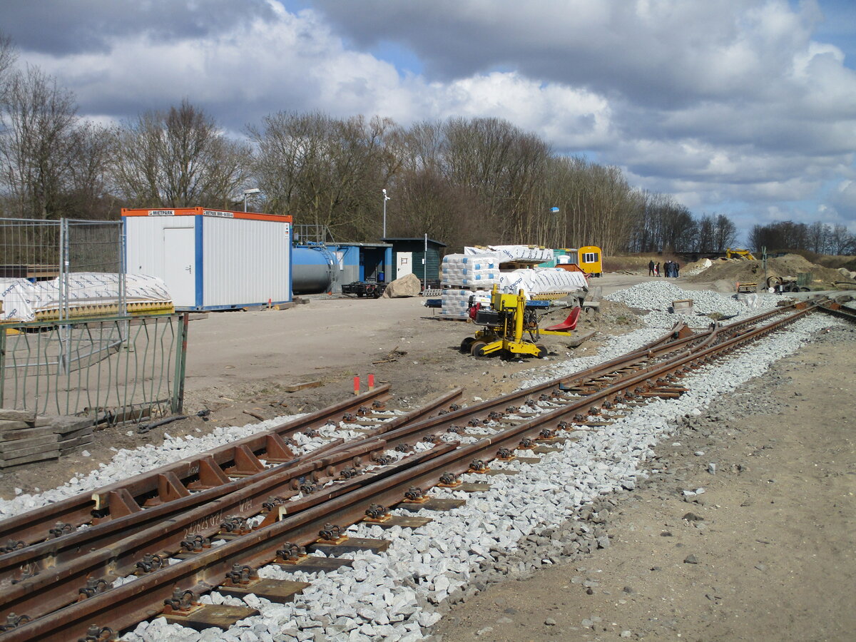 Die neue Abzweigung zum neuen Lokschppen und Werkstatt in Putbus am 02.April 2022.