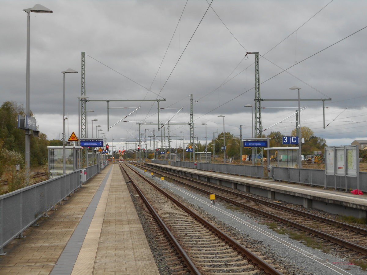 Die neue Fahrleitung auf dem Bahnhof Bergen/Rügen am 10.Oktober 2018.