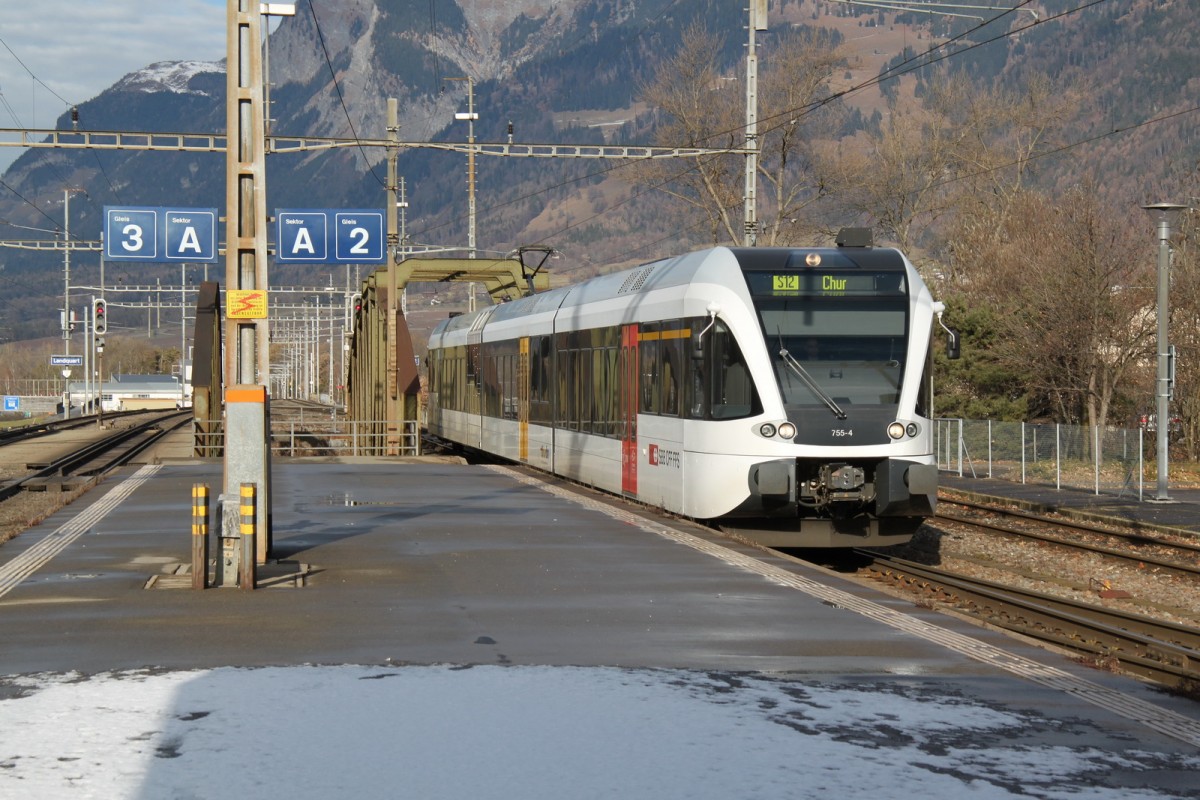 Die Neue S-Bahn St.Gallen(23 Linien)Die Linie S12 im Halbstundentakt zwischen Sargans und Chur.Hier der Thurbo nach Chur bei der Einfahrt in Landquart.15.12.13