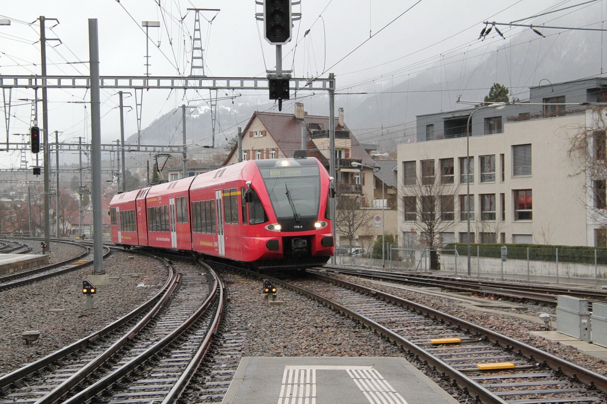 Die Neue S-Bahn St.Gallen(23 Linien)Die Linie S12 im Halbstundentakt zwischen Sargans und Chur.Hier ein roter Thurbo(leider bei Regen)bei der Einfahrt in Chur.02.01.14