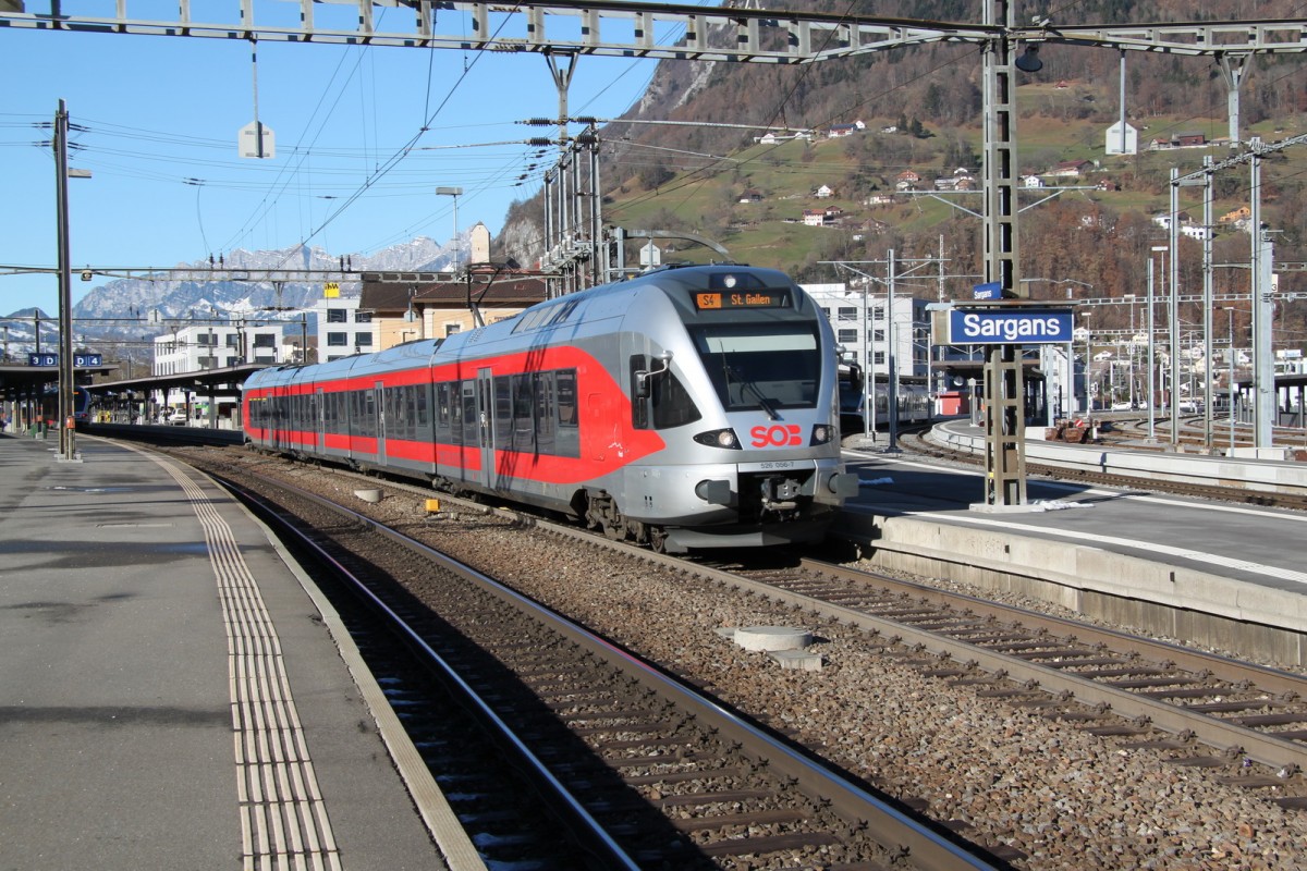 Die Neue S-Bahn St.Gallen(23 Linien)SOB Zug der Linie 4 nach St.Gallen bei der Ausfahrt in Sargans/SG.16.12.13