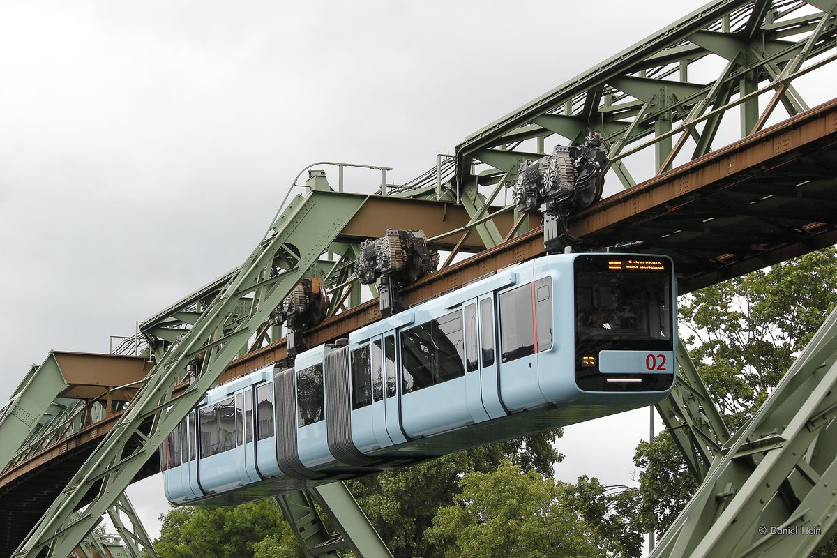 Die neue Schwebebahn Gtw 15/02 als Fahrschule in Wuppertal, August 2016.