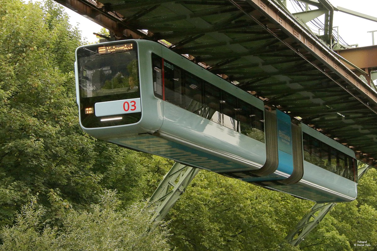 Die neue Schwebebahn Gtw 15/03  Barmenia  in Wuppertal, August 2017.