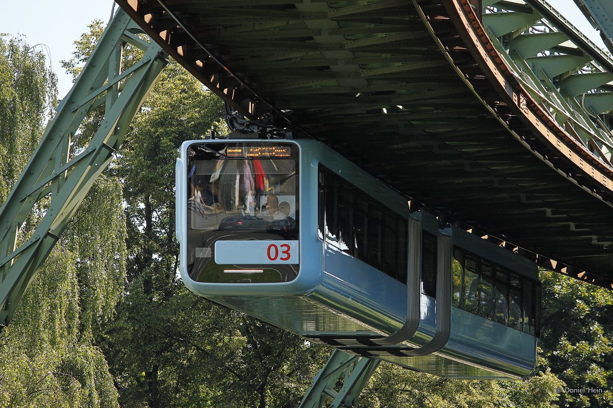 Die neue Schwebebahn Gtw 15/03 als Fahrschule in Wuppertal, August 2016.