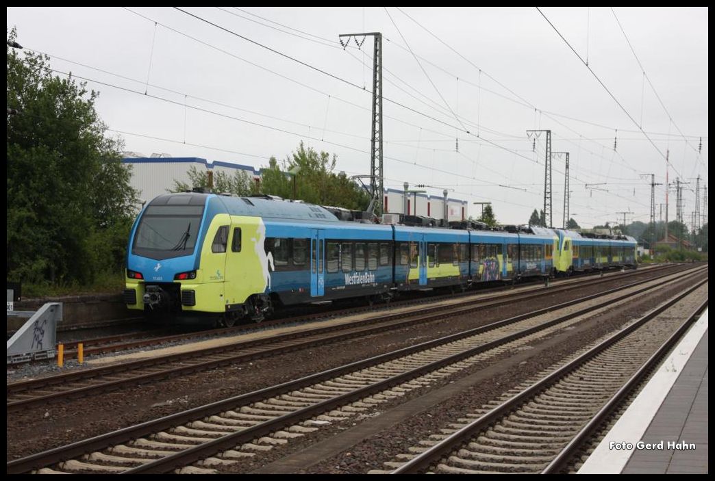Die Neuen Flirt 3 für die Westfalenbahn! - Am 13.7.2015 standen zu Schulungszwecken die vierteiligen ET 404 und ET 403 am Bahnhof in Rheine. Die Fahrzeuge sind für den Einsatz auf der Emslandstrecke vorgesehen.
