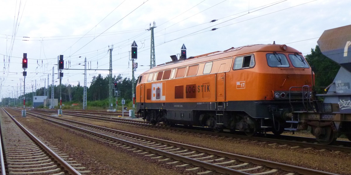 Die  neuen  Signale in Hosena .   GRÜN   für 225 099-1 in Richtung Brieske. (Nachschuß)  Aufgenommen am 30.09.2014.