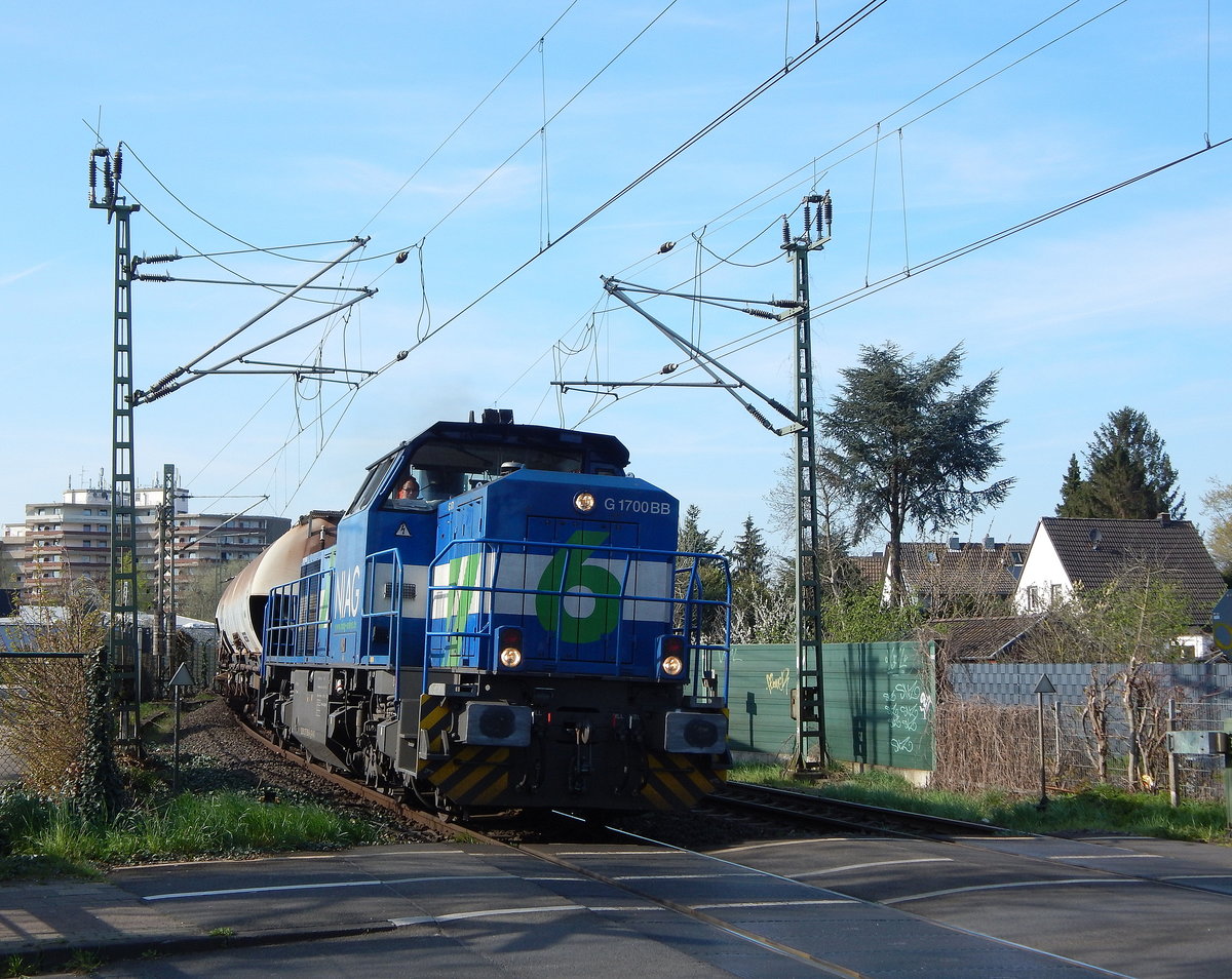 Die NIAG Lok 6 kam am 11.4.16 mit Kohlestaubwagen durch Grevenbroich Richtung Rommerskirchen gefahren.

Rommerskirchen 11.04.2016