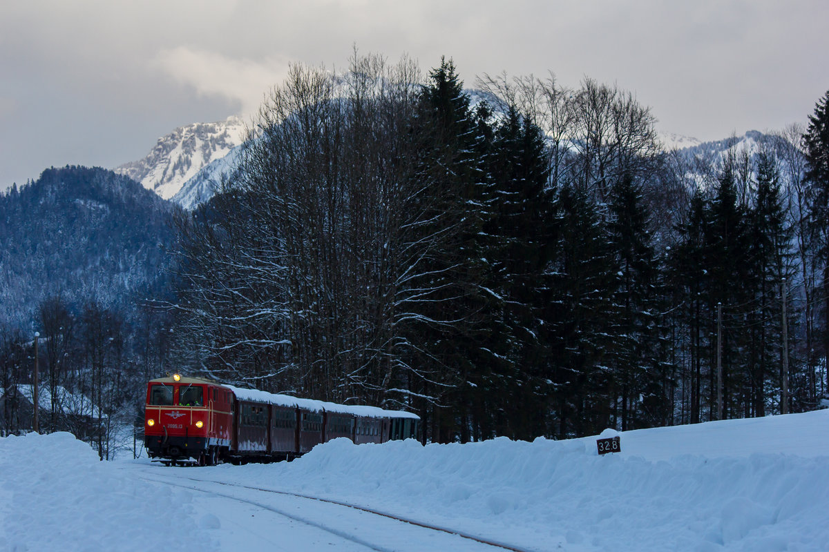 Die Nikolausfahrten der Bregenzerwälderbahn. Kurz vor der Vorsäß, Fahrtrichtung Bersbuch. 10.12.2017 2095.13
