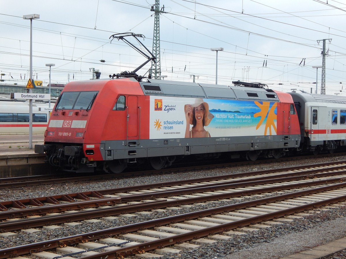 Die noch sehr neue  Schau ins Land Reisen Zypern  Werbelok 101 099 stand am 23.6.15 mit einem IC in Dortmund Hbf.

Dortmund 27.06.2015