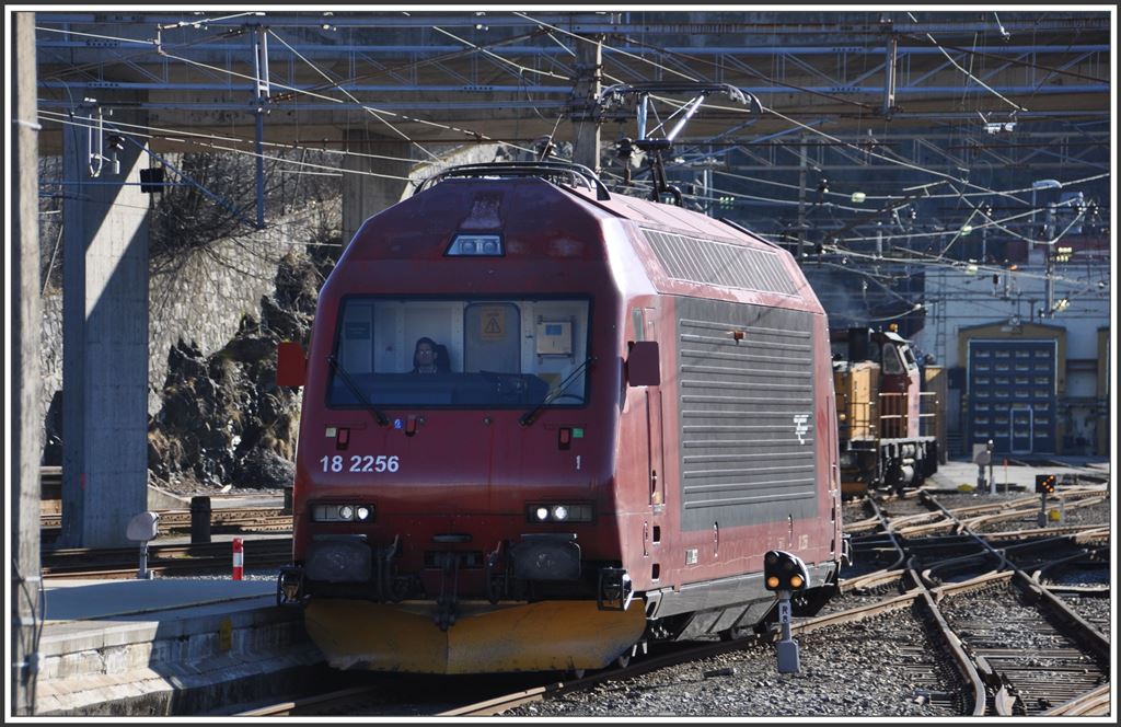 Die norwegische Re460 oder El18 2256 in Bergen. (15.03.2015)