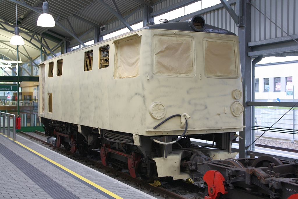 Die NOVOG V7 (ex ÖBB 2095.07) erhält in Gmünd eine umfassende Instandsetzung. - Bild vom 24.September 2025.