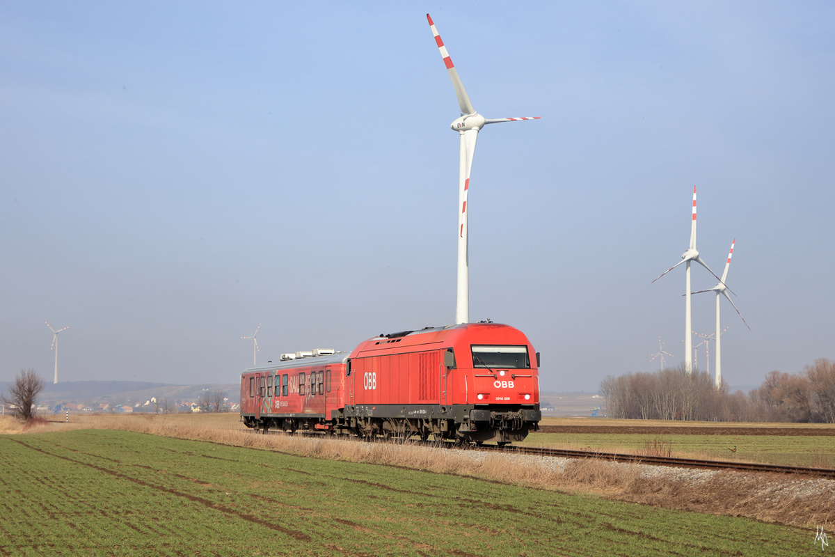 Die Oberbaumessfahrt auf der Stammersdorfer Lokalbahn ist fast beendet. Hier der Messzug mit der 2016.026 an der Spitze kurz vor Gänserndorf.  (24.02.2021)