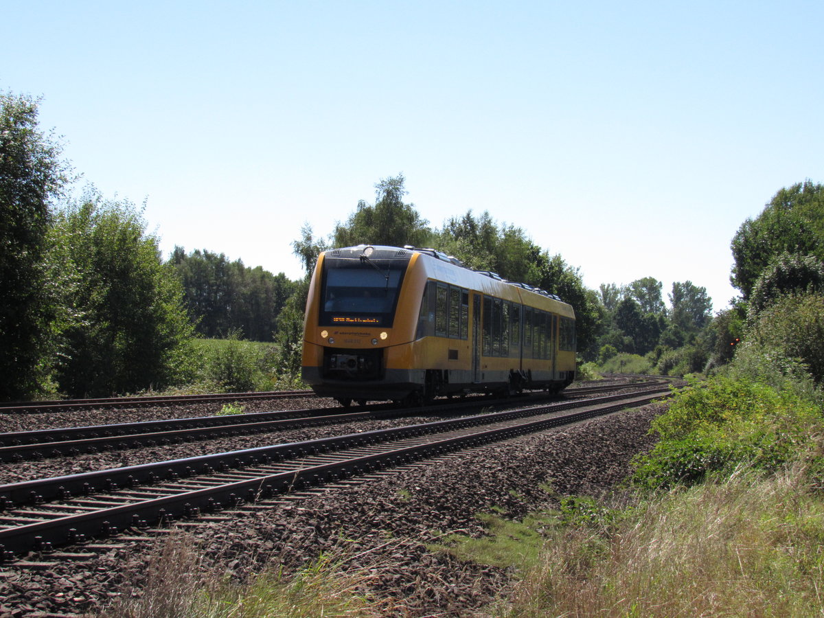 Die Oberpfalzbahn in Schönfeld am 31. August 2016 in Richtung Hof.