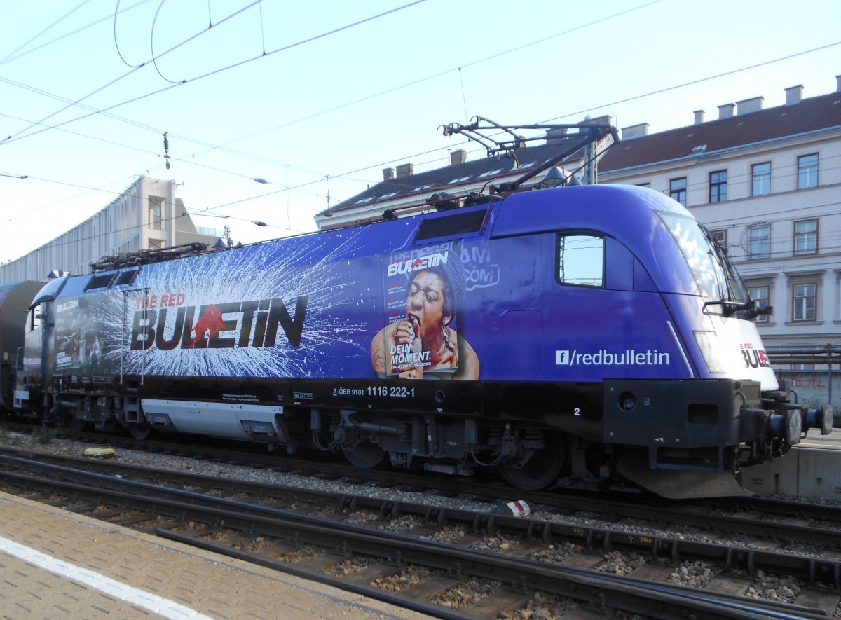 Die BB geben Gas: Wahrlich kein Mangel an Sonderloks herrscht gegenwrtig bei den sterreichischen Bundesbahnen. Die Railjetlok 1116 222-1  The Red Bulletin  ist bereits das fnfte Exemplar, das innerhalb kurzer Zeit ins Rennen geschickt wurde (Aufnahme vom 14.11.2013).
