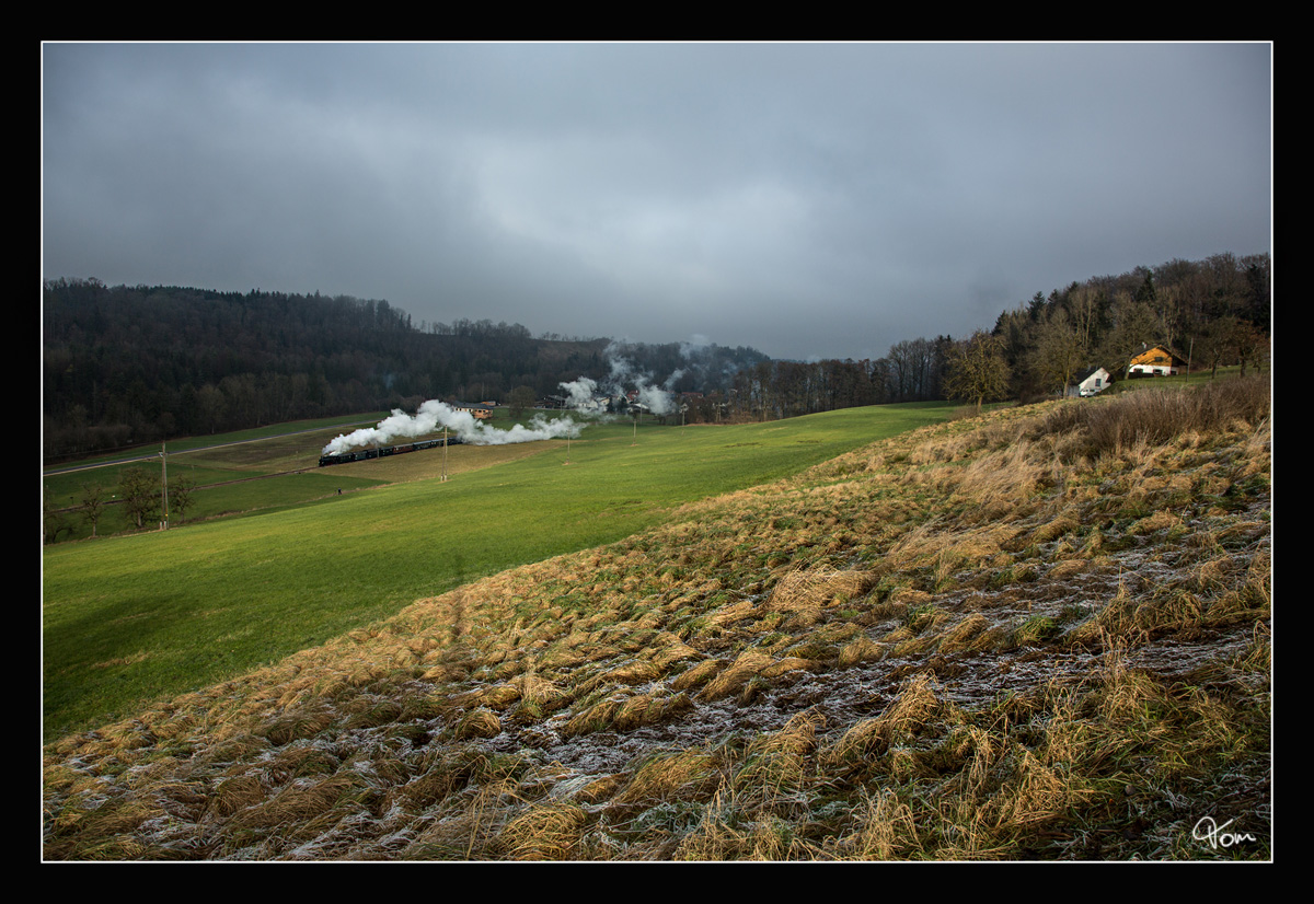 Die ÖGEG Dampflok 298.102, dampft mit einem Adventzug durch das Steyrtal, von Steyr nach Grünburg. 
Sommerhubermühle 8.12.2016