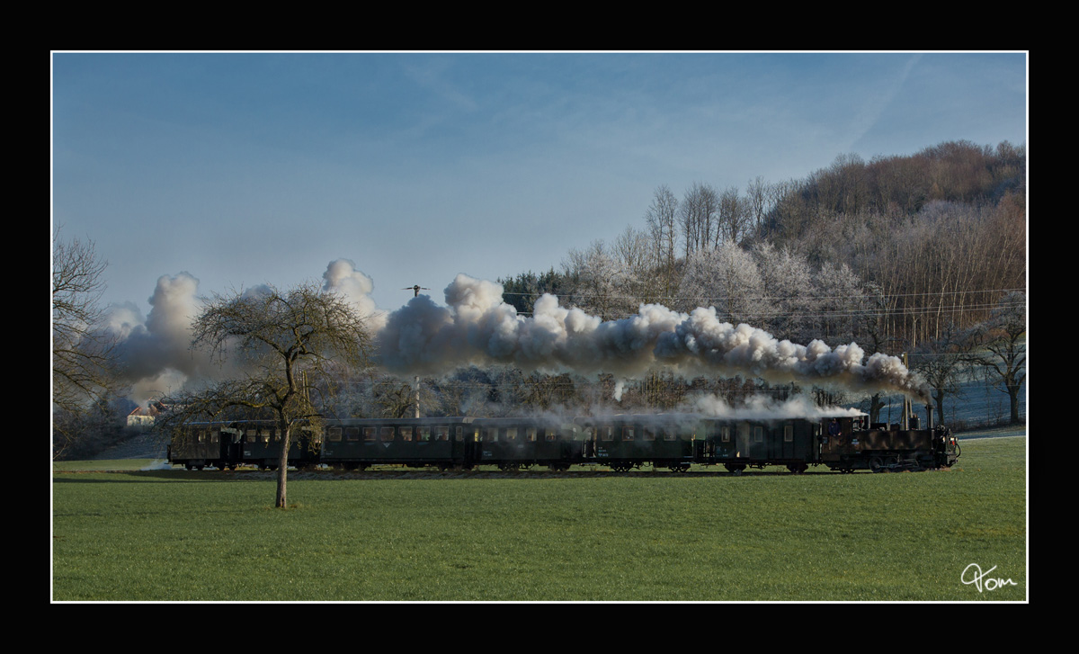 Die ÖGEG Dampflok 298.102, dampft mit einem Adventzug durch das Steyrtal, von Steyr nach Grünburg. 
Sommerhubermühle 4.12.2016
