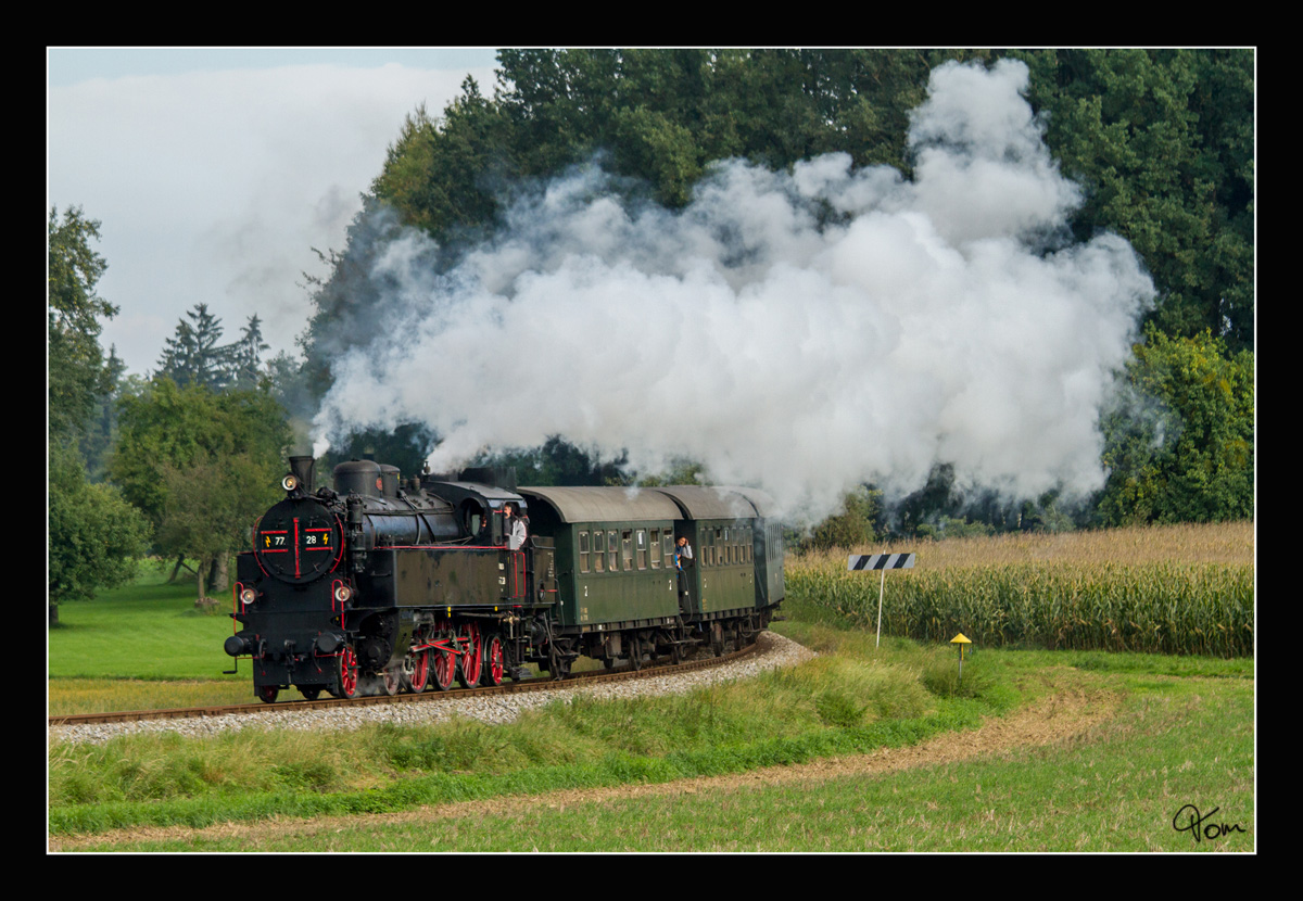 Die ÖGEG Dampflok 77.28 fährt mit dem SR 17187 von Timelkam nach Grünau im Almtal. Großendorf 23.09.2017