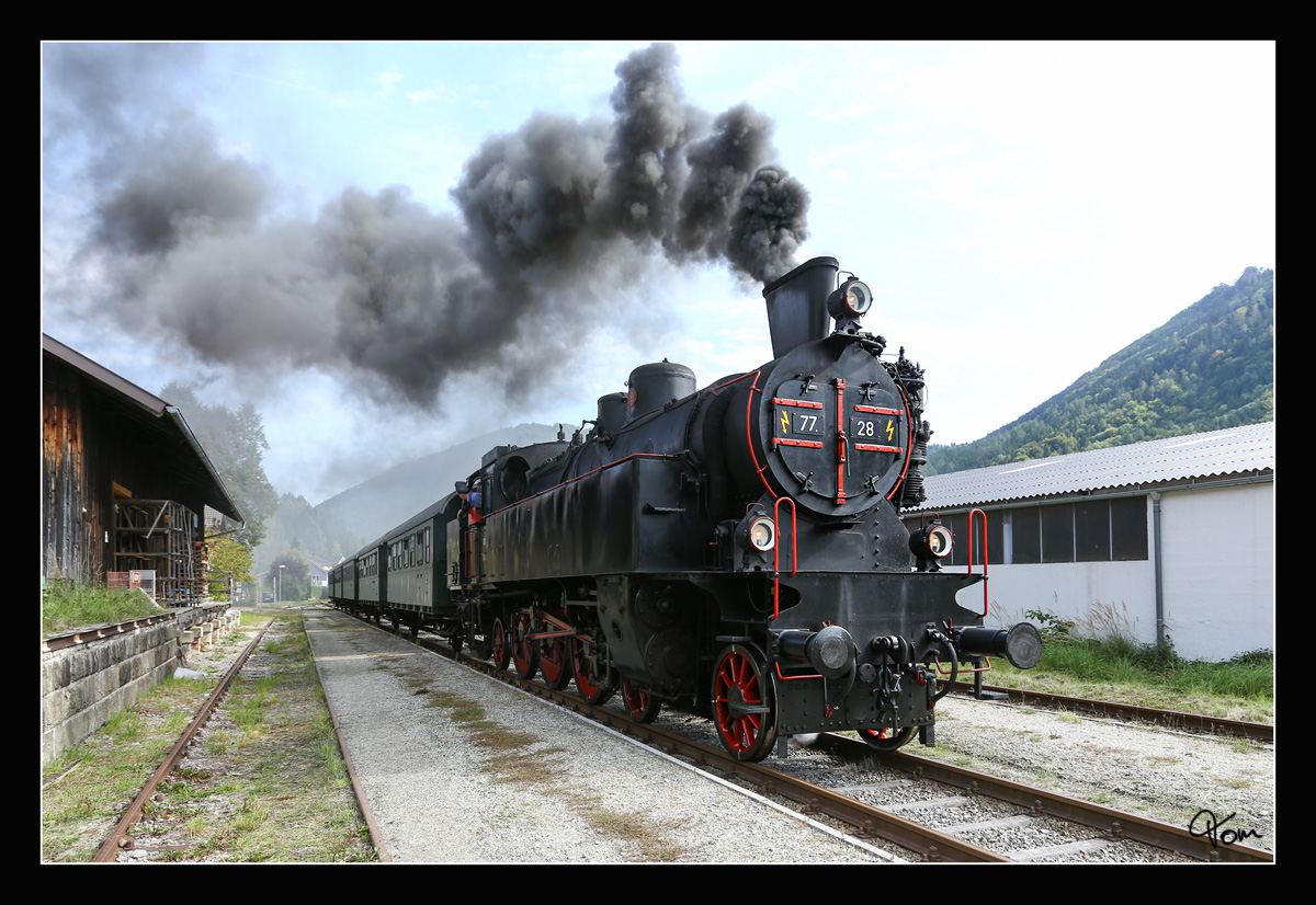 Die ÖGEG Dampflok 77.28 fährt mit dem SR 17187 von Timelkam nach Grünau im Almtal. Scharnstein-Mühldorf 23.09.2017