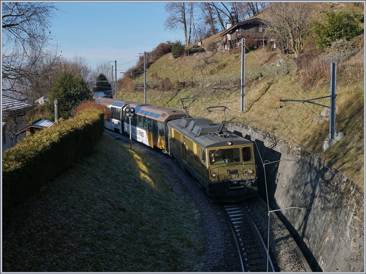 Die offene Schleife bei Sonzier versteckt sich etwas hinter Häusern und den dazugehörigen Gärten, so ich mich für den nach Montreux fahrenden MOB Panoramic 3115 für diese Fotostelle entschied, die jedoch bei der tiefstehenden Wintersonne etwas Schattenlastig ist.
28. Dez. 2016