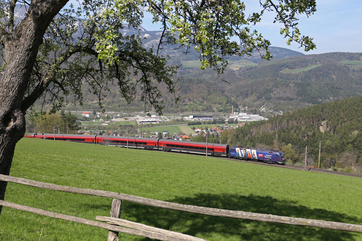 Die ORF-Zuglok 1116.232,was vom Unfall in Wien-Meidling übriggeblieben ist,fährt mit RJ-657 kurz vor Eichberg am 21.4.17