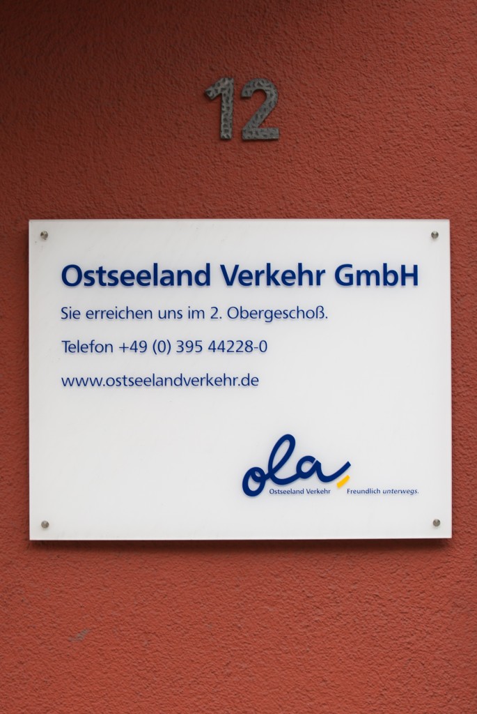 Die Ostseeland Verkehr GmbH wurde im Dezember 2013 abgewickelt, trotzdem ist in Neubrandenburg am Friedrich Engels Ring 12 das OLA Logo an der Hauswand zu sehen. - 13.10.2014 
