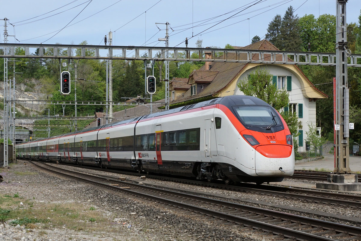 Die  Paradepferde  von SBB Personenverkehr.
RABe 501 GIRUNO anlässlich der Bahnhofsdurchfahrt Aarburg am 19. April 2020.
Foto: Walter Ruetsch