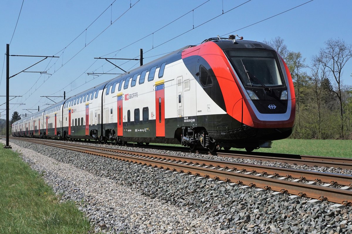 Die  Paradepferde  von SBB Personenverkehr.
RABe 502 TWINDEXX bei Rothrist unterwegs am 15. April 2020.
Foto: Walter Ruetsch
