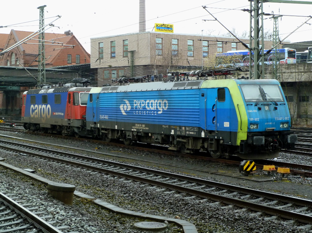 Die PKP Cargo 189-802 am Nachmittag zusammen mit einer 421er SBB Cargo in Hamburg-Harburg. 21.03.2014