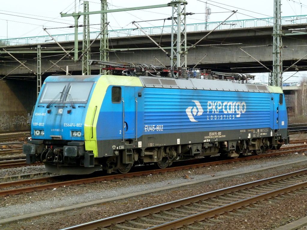 Die PKP Cargo 189-802 stand am gestrigen Vormittag ganz allein im Hamburg-Harburger Bf, bis sie am Nachmittag von einer 421er SBB Cargo Besuch bekam. (siehe anderes Bild) 21.03.2014