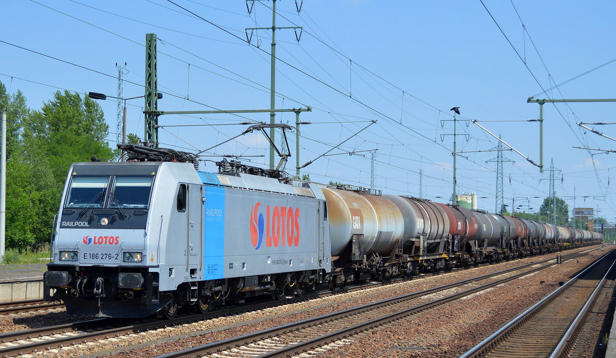 Die polnische LOTOS mit Rpool E 186 276-2 und Kesselwagenzug am 31.05.18 Durchfahrt Bf. Flughafen Berlin-Schönefeld.