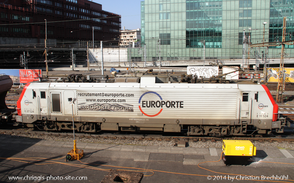 Die Prima E 0375 24-2 von Europorte bei der Durchfahrt des Bhf SBB Basel am 28.03.2014
