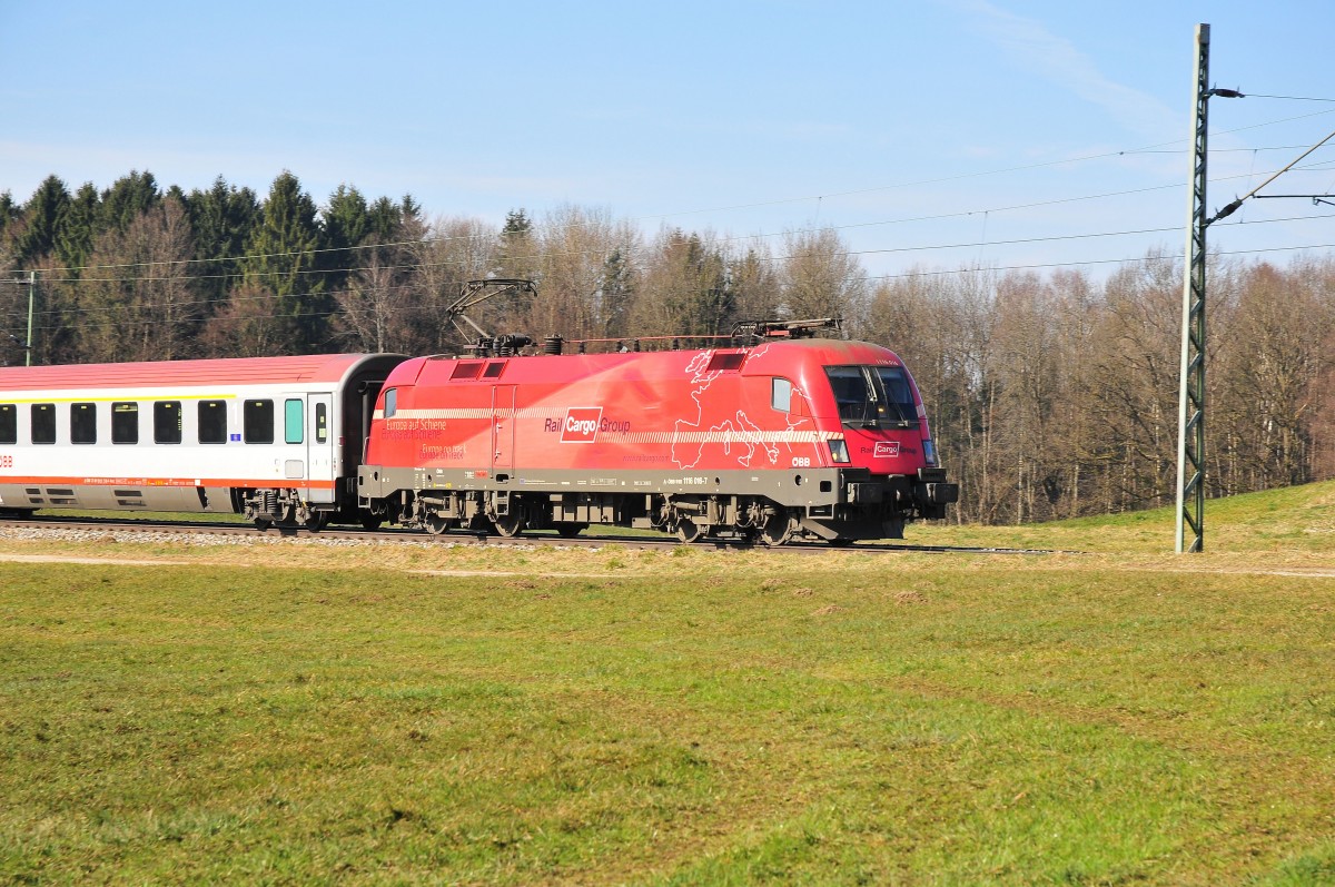 Die Rail Cargo Group Lok 1116 016-7 zwischen Übersee und Bergen auf der Fahrt Richtung Salzburg am 03.03.14