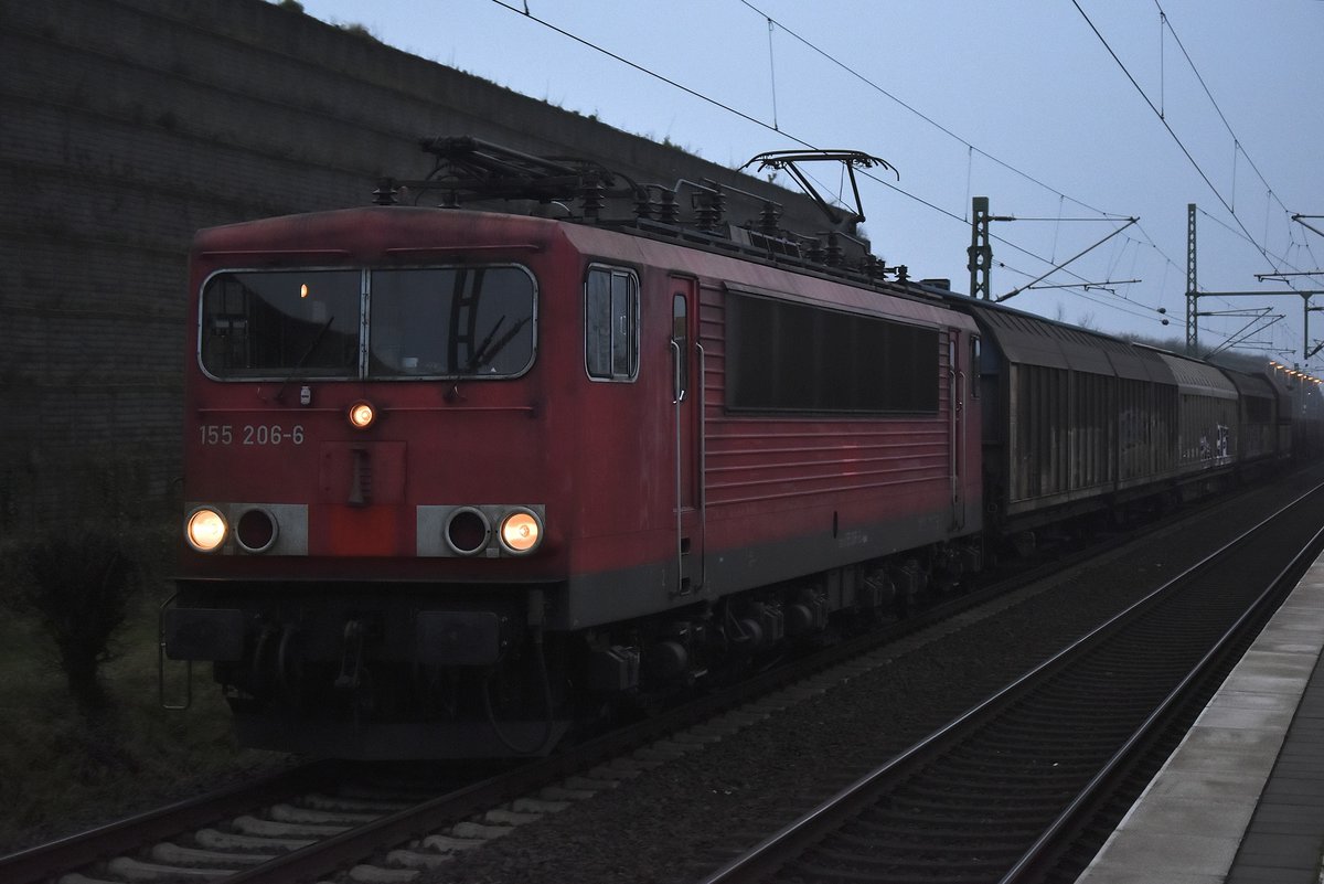 Die Railpool 155 206-6 mit einem Mischer in Allerheiligen gen S�den fahrend. 12.1.2018