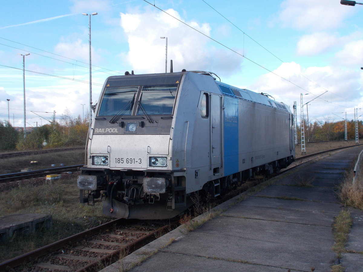 Die Railpool 185 691 stand,am 03.November 2016,in Mukran Mitte.