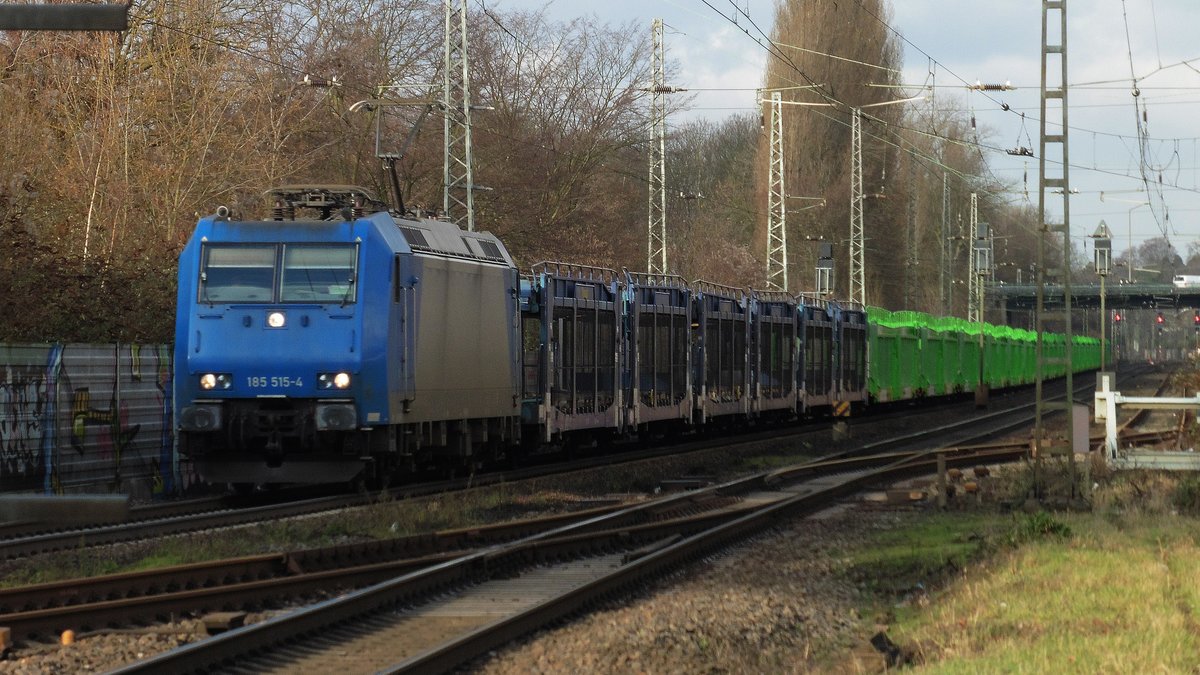 Die Railtraxx 185 515-4 mit einem leeren Autotransport durch Königswinter-Niederdollendorf in richtung Koblenz.

Königswinter-Niederdollendorf
28.12.2017
