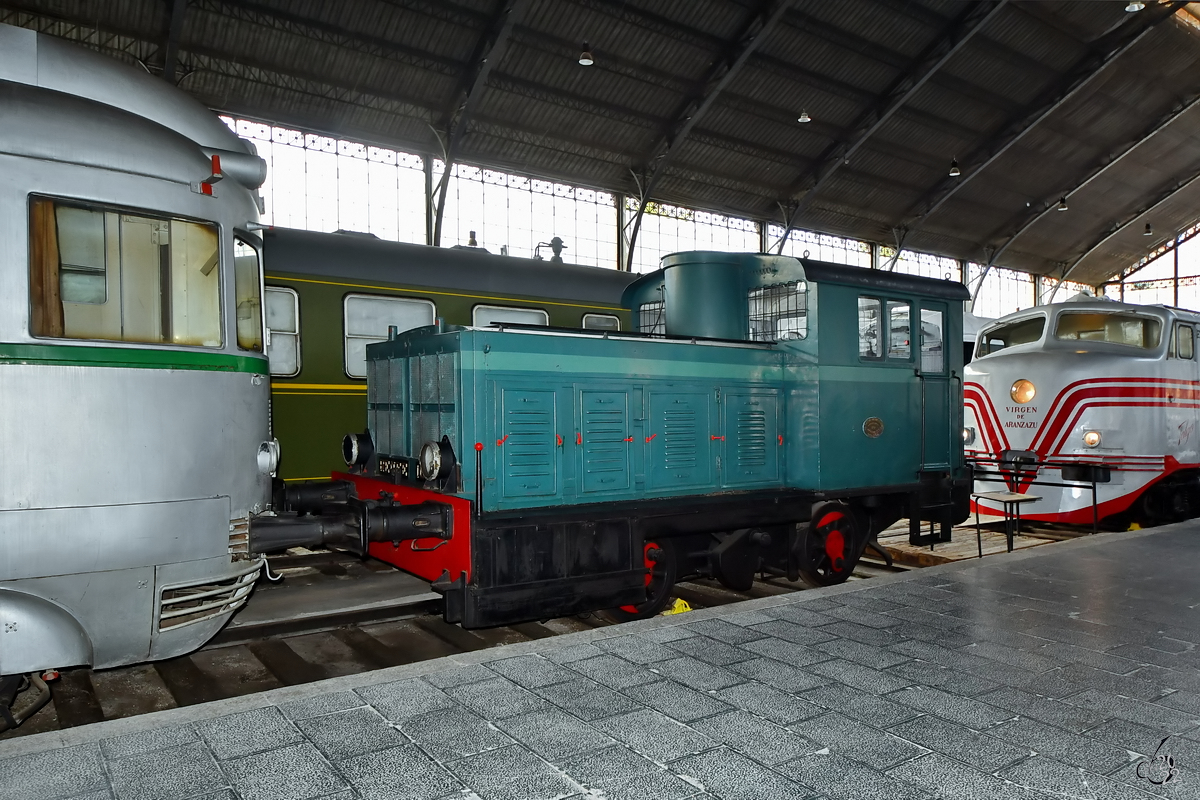 Die Rangierlokomotive 10201 (ehem. MZA TM-201 & RENFE 10011) wurde 1935 bei MTM (La Maquinista Terrestre y Marítima) unter Lizenz der Deutsche Werke Kiel gebaut. (Eisenbahnmuseum Madrid, November 2022)