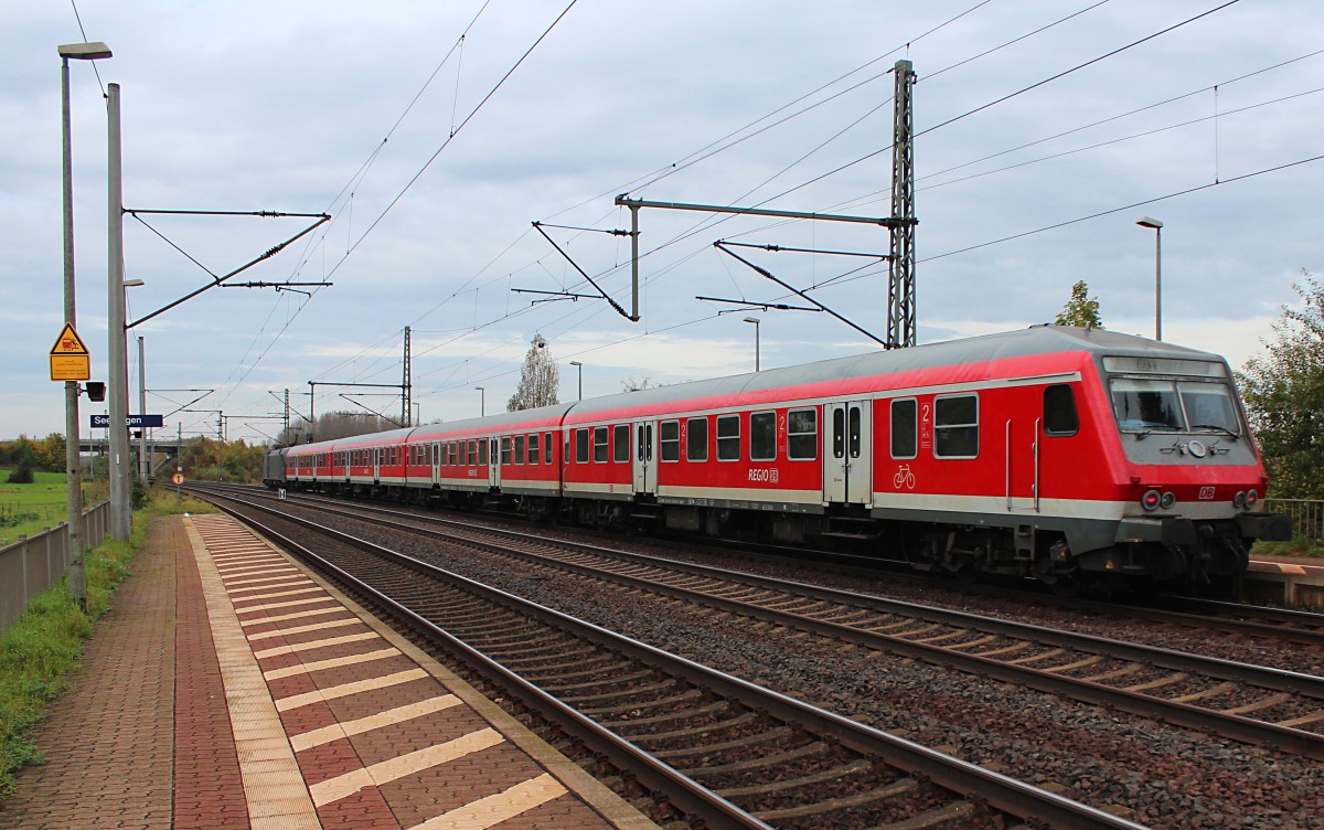 Die RB 16312 verlässt am 10.10.2014 den Haltepunkt Seebergen nach Eisenach, wegen Bauarbeiten verkehrt dieser Zug nur bis Wutha.