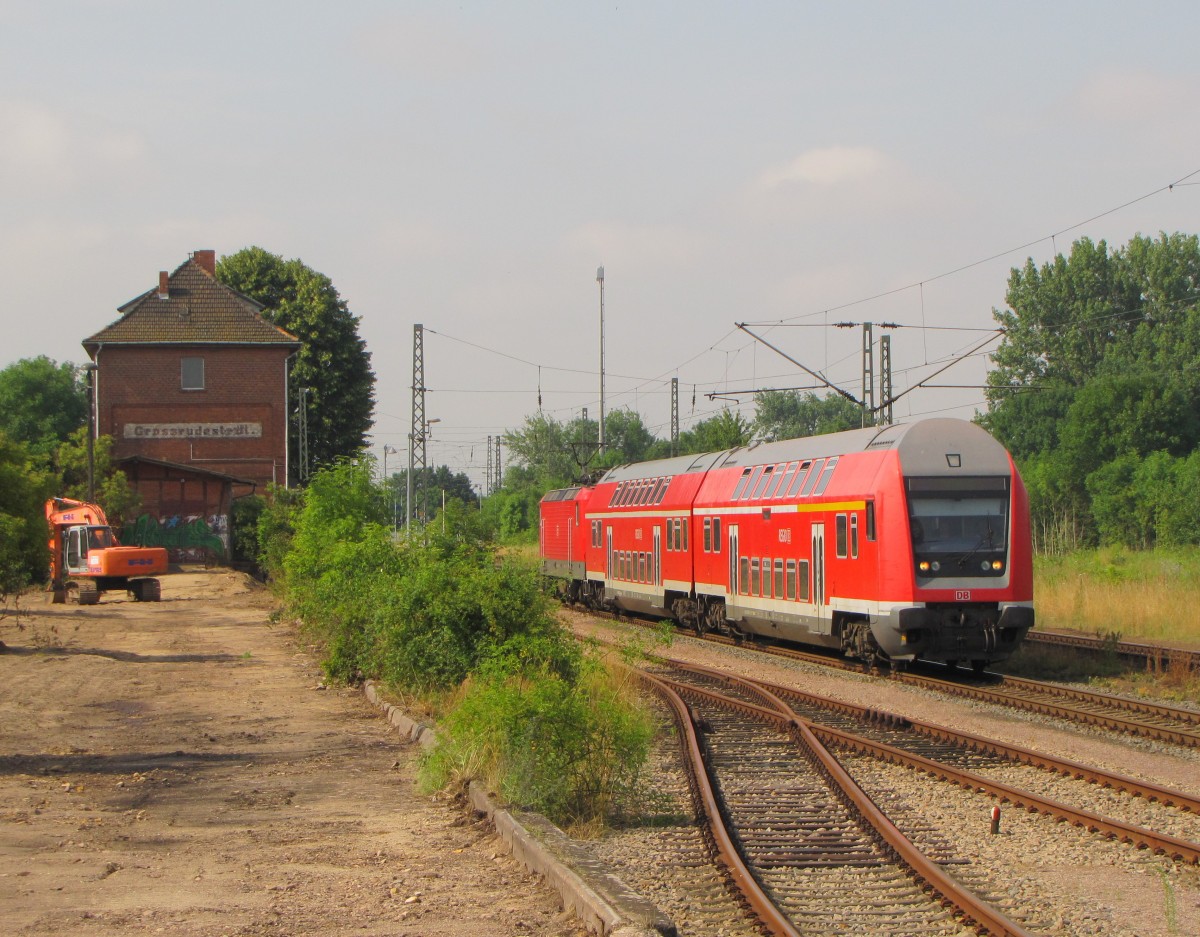 Die RB 16394 von Erfurt Hbf nach Smmerda, am 11.07.2014 in Grorudestedt.