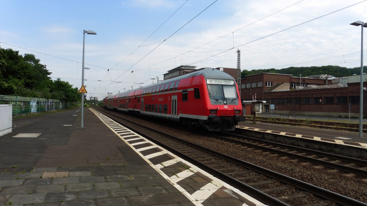 Die RB 27 der DB bei der Ausfahrt aus Königswinter in Richtung Köln hbf , DEN 13.09.2015